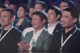 媒体人：张琳芃和金玟哉代表中韩两队出席赛前新闻发布会